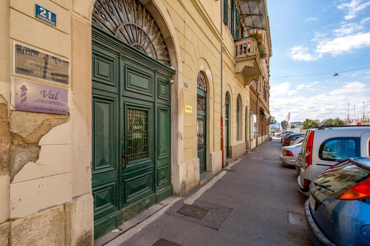 Apartments Porto Marina 2 Rijeka Exterior photo
